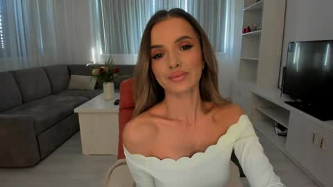 annaise  online show from 04.25.26