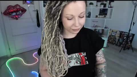 Snapshot of annanebula chatting on 04.18.26 Anna online show from 04.18.26