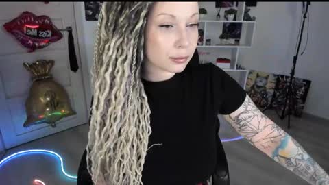 Snapshot of annanebula chatting on 05.01.26 Anna online show from 05.01.26