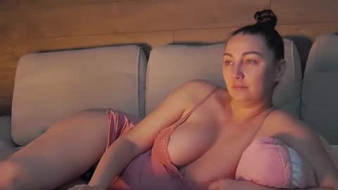 annasplash online show from 10.08.25