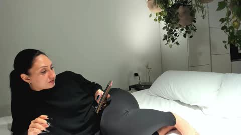 Snapshot of annastasiawild chatting on 09.25.25 AnnastasiaWild online show from 09.25.25