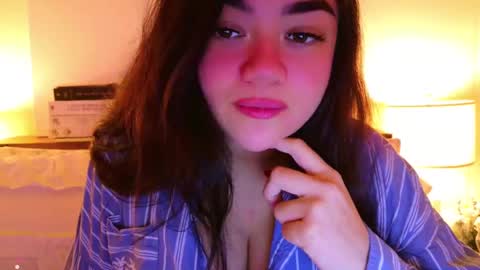 Snapshot of annatigarr chatting on 01.01.25 meow online show from 01.01.25