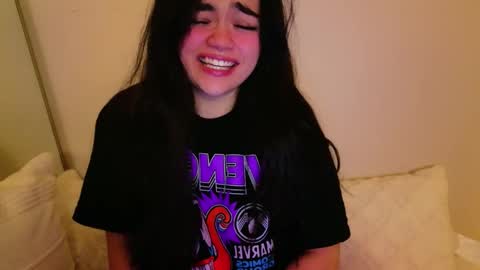 Snapshot of annatigarr chatting on 10.28.25 meow online show from 10.28.25