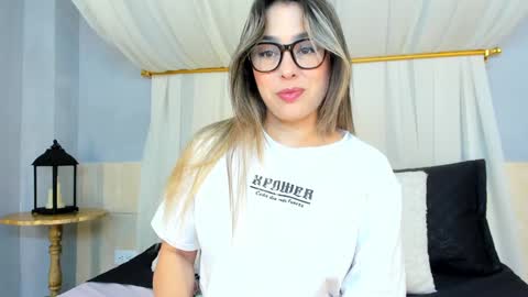 Snapshot of annavictoria__ chatting on 12.11.24 Anna Victoria online show from 12.11.24