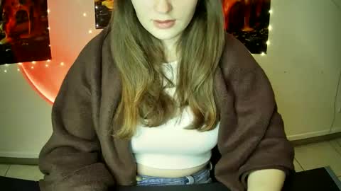 Snapshot of annbelll chatting on 09.26.25 Bella online show from 09.26.25