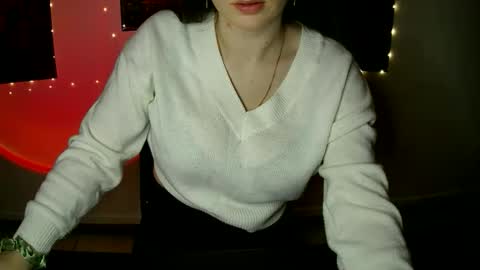 Snapshot of annbelll chatting on 09.28.25 Bella online show from 09.28.25