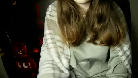 Snapshot of annbelll chatting on 10.04.25 Bella online show from 10.04.25