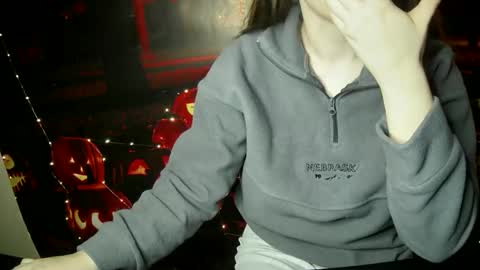 Snapshot of annbelll chatting on 10.11.25 Bella online show from 10.11.25