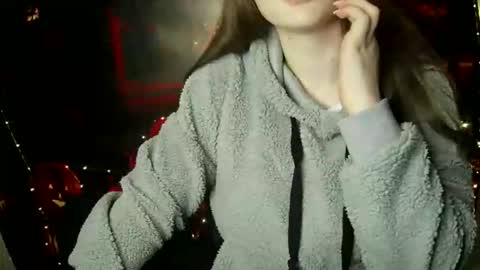 Snapshot of annbelll chatting on 10.15.25 Bella online show from 10.15.25