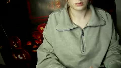 Snapshot of annbelll chatting on 10.19.25 Bella online show from 10.19.25
