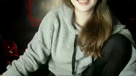 Snapshot of annbelll chatting on 10.20.25 Bella online show from 10.20.25