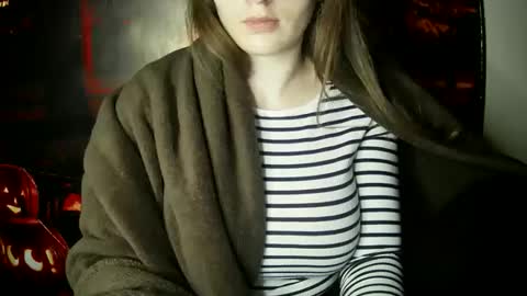 Snapshot of annbelll chatting on 10.21.25 Bella online show from 10.21.25
