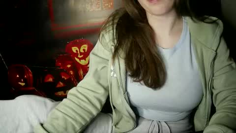 Snapshot of annbelll chatting on 10.22.25 Bella online show from 10.22.25