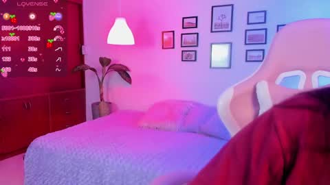 Snapshot of anne_bloom_ chatting on 01.07.25 Anne online show from 01.07.25