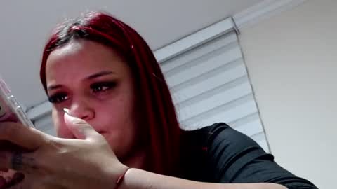 Snapshot of anne_julienne chatting on 06.12.26 online show from 06.12.26