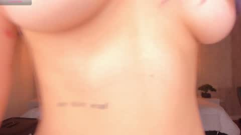 Snapshot of anne_mallow chatting on 01.29.25 Ann online show from 01.29.25