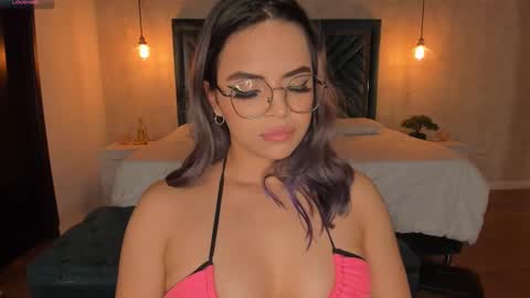 Snapshot of anne_mallow chatting on 03.08.25 Ann online show from 03.08.25