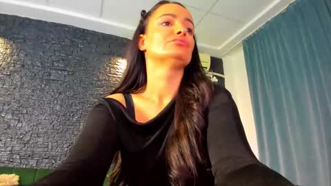 annesins online show from 10.25.25