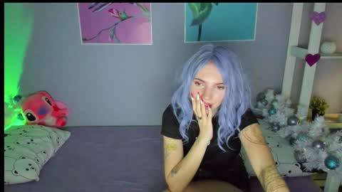 Snapshot of annetenet chatting on 12.19.24 Annet online show from 12.19.24