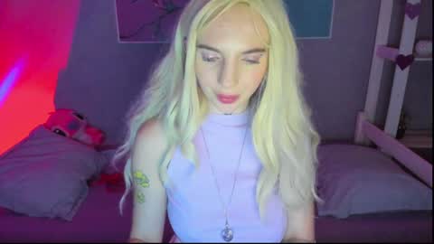 Snapshot of annetenet chatting on 01.28.25 Annet online show from 01.28.25