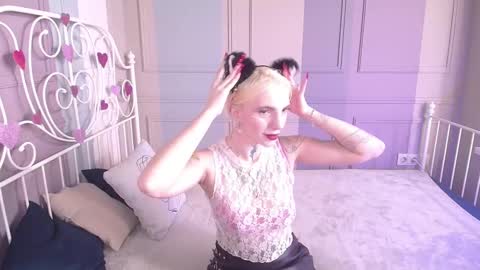 Snapshot of annetenet chatting on 02.09.25 Annet online show from 02.09.25