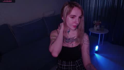 Snapshot of annetenet chatting on 10.10.25 Annet online show from 10.10.25