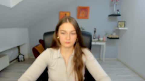 annewilsonn online show from 11.10.25