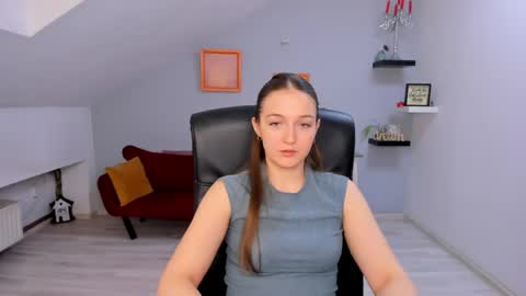 Snapshot of annewilsonn chatting on 04.21.26 annewilsonn online show from 04.21.26