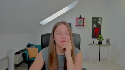 Snapshot of annewilsonn chatting on 05.18.26 annewilsonn online show from 05.18.26