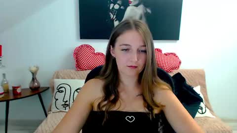 Snapshot of annewilsonn chatting on 07.23.26 annewilsonn online show from 07.23.26