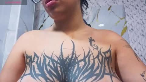 Snapshot of anni_acker_b chatting on 04.28.26 Anni acker b online show from 04.28.26