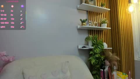 Snapshot of anni_petite_ chatting on 04.28.26 online show from 04.28.26