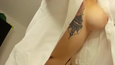 Snapshot of anniaheels chatting on 12.14.25 Annia Acosta online show from 12.14.25