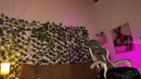 annie_barozzi online show from 01.06.25