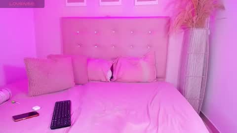 annie_dolce_ online show from 02.15.26