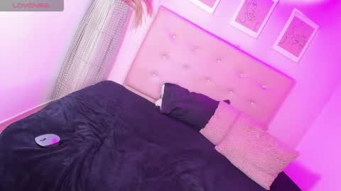 annie_dolce_ online show from 04.15.26