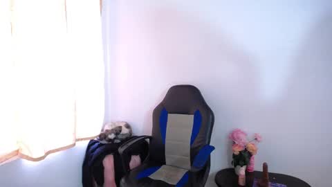 Snapshot of annie_doll1 chatting on 10.07.25 Annie3 online show from 10.07.25