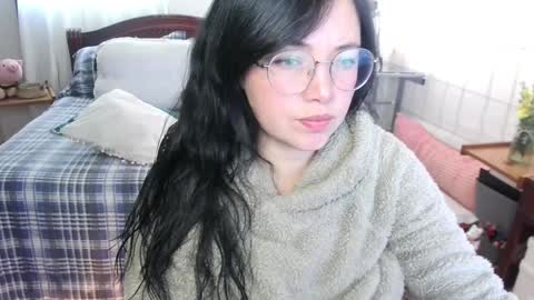 Snapshot of annie_swan_18 chatting on 01.15.25 LAURA - A n n i e S w a n online show from 01.15.25