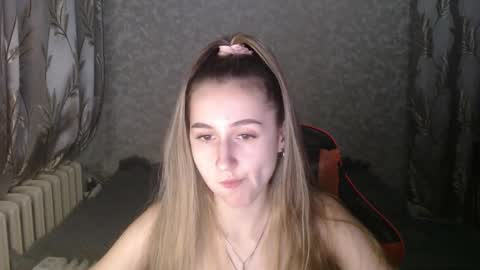 annieee_smith online show from 12.14.25