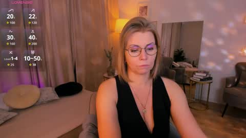 Snapshot of annielight chatting on 04.16.26 Annie online show from 04.16.26