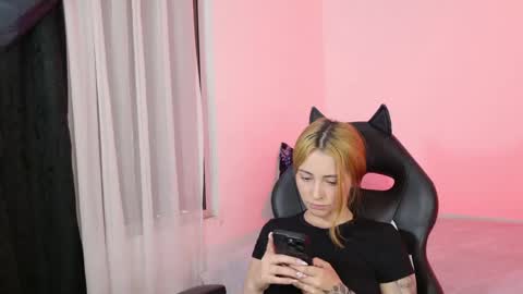 Snapshot of anniemora_ chatting on 05.21.26 Annie online show from 05.21.26