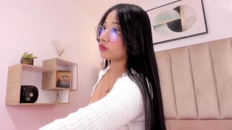 Annie Queen online show from 01.22.25