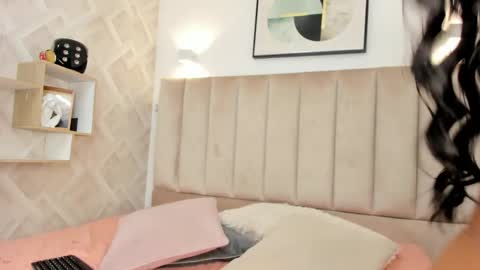 Annie Queen online show from 04.09.26