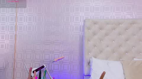 Anniieleonhart online show from 10.07.25