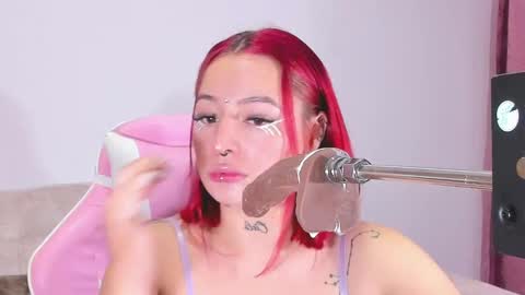 Snapshot of annika_03 chatting on 12.20.24 Gise. online show from 12.20.24