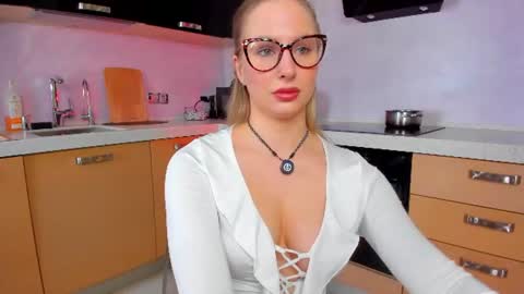 Snapshot of annlovesexxx chatting on 06.25.26 Ann 8am-3pm ESTNY time online show from 06.25.26