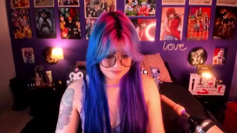 Snapshot of anny_cross chatting on 02.13.25      Paty     online show from 02.13.25