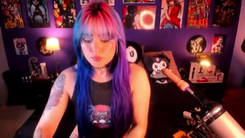 Snapshot of anny_cross chatting on 02.18.25      Paty     online show from 02.18.25