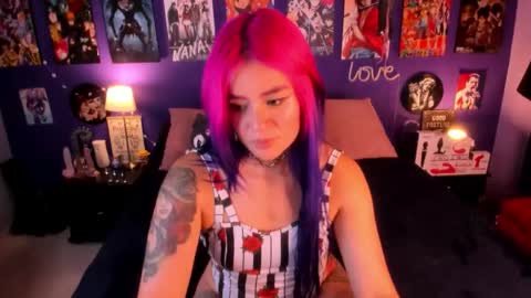 Snapshot of anny_cross chatting on 10.15.25      Paty     online show from 10.15.25