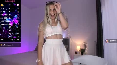 Snapshot of anny_johnson_ chatting on 09.08.25 Anny online show from 09.08.25